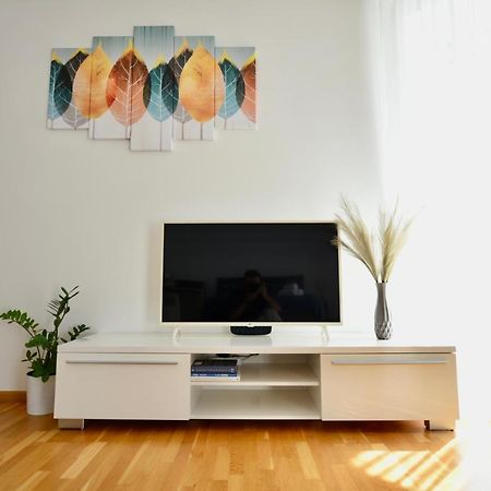 Cozy Apartment Next To The Park Ternopil Exterior foto