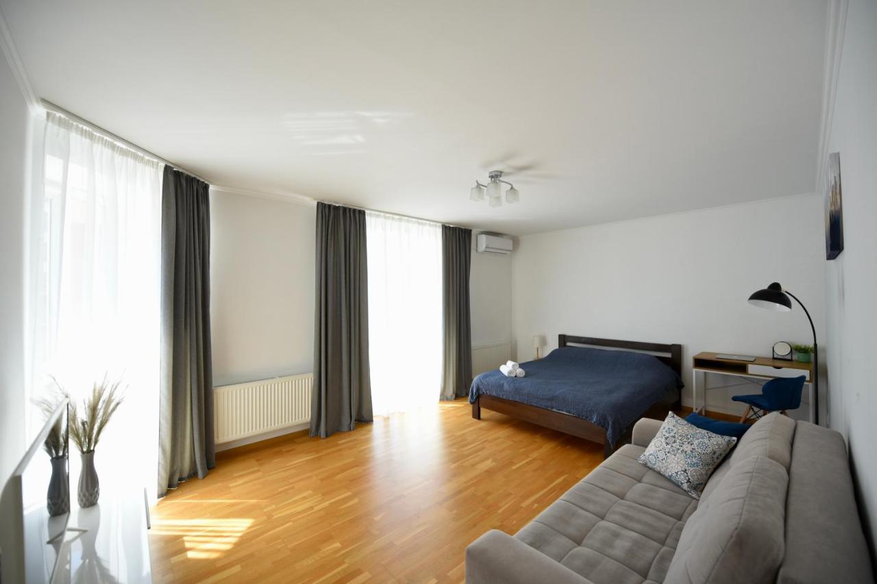 Cozy Apartment Next To The Park Ternopil Exterior foto